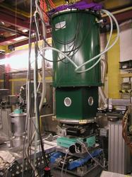 Triple axis diffractometer with 10 Tesla magnet
