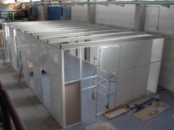 Installation of the clean room in hall 55