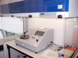 automatic thin sample preparation in laminar flow enclosure