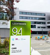 The CXNS building (Bldg. 94) at DESY in October 2022 (Photo: DESY)
